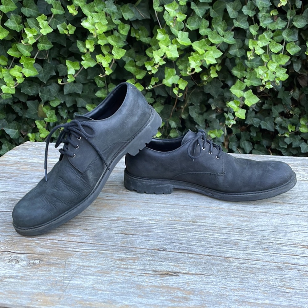 Men’s size 10W Black Timberland Waterproof Suede Shoes